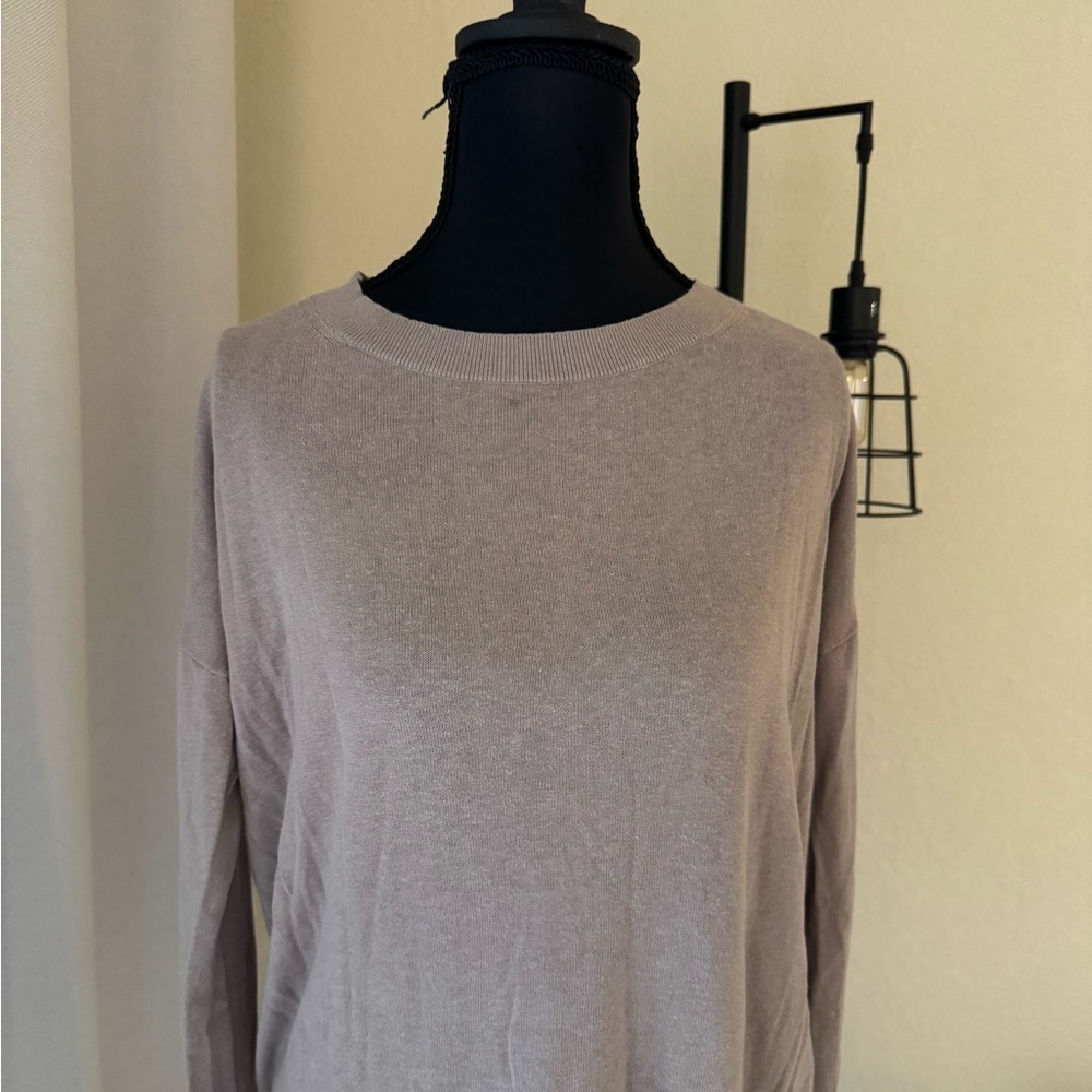 Aritzia Babaton Lightweight Knit Sweater Small Beige Minimalist Quiet Luxury - Picture 3 of 7